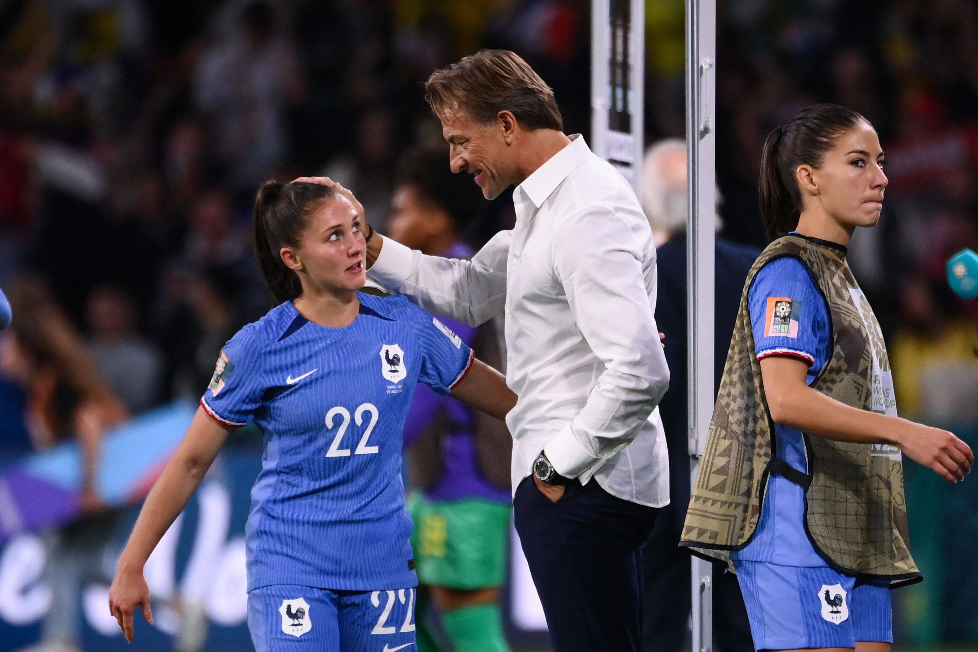 法国女足队员在比赛中展现出色战术表现 法国女足队员在比赛中展现出色战术表现