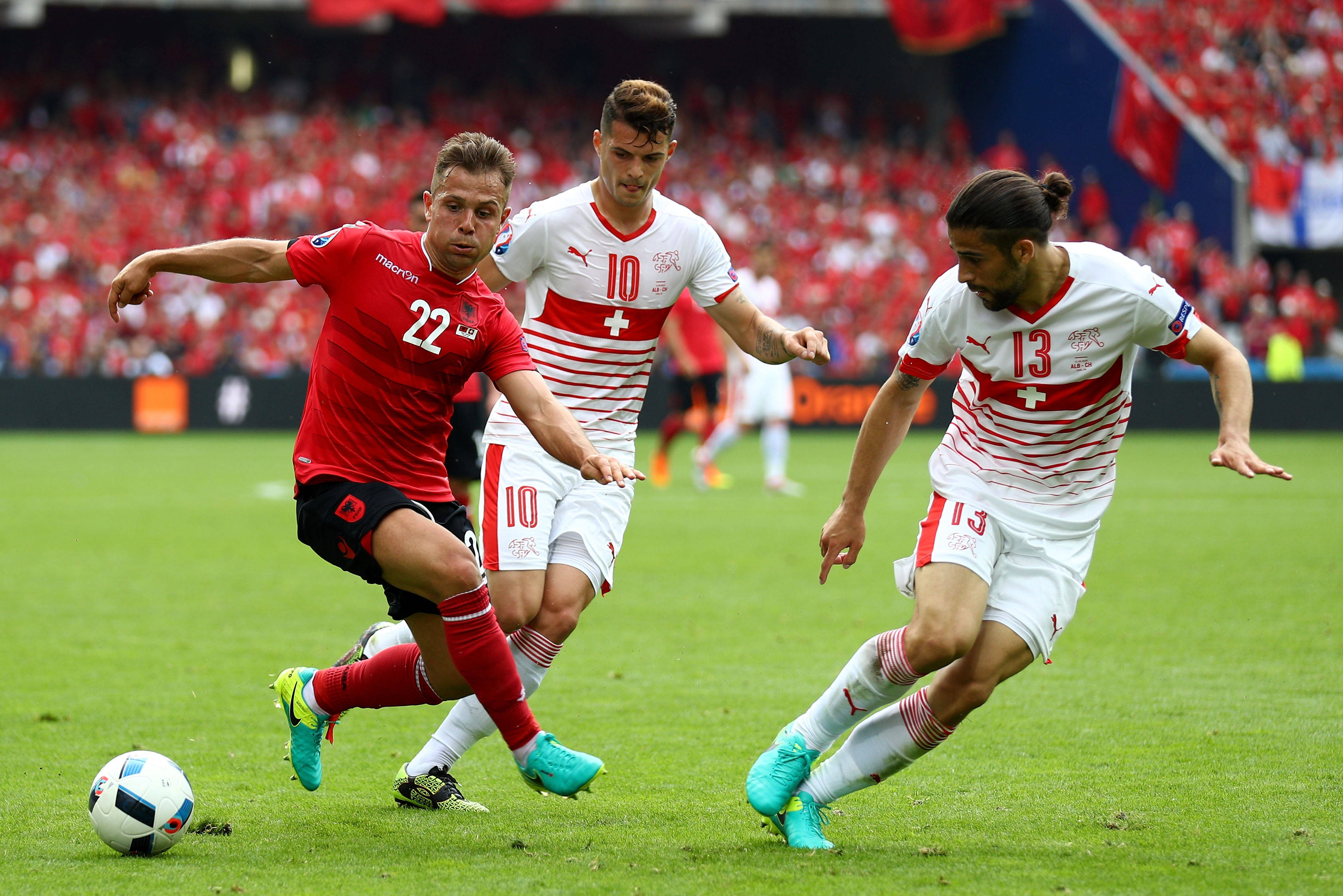 aoa体育课程-包含无人能挡！欧国联赛强强对话，双方互不相让的词条