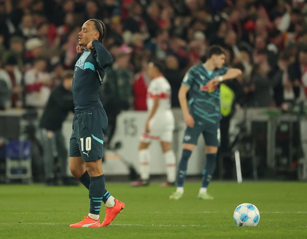 斯图加特击败法兰克福，提升士气