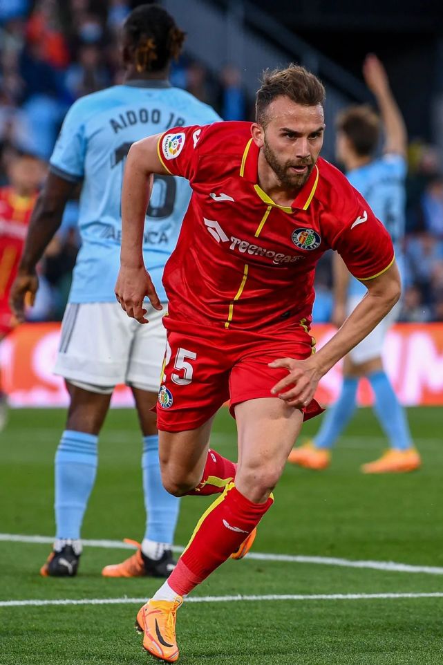 汉堡队客场一波三折,最终取胜 汉堡队客场一波三折,最终取胜