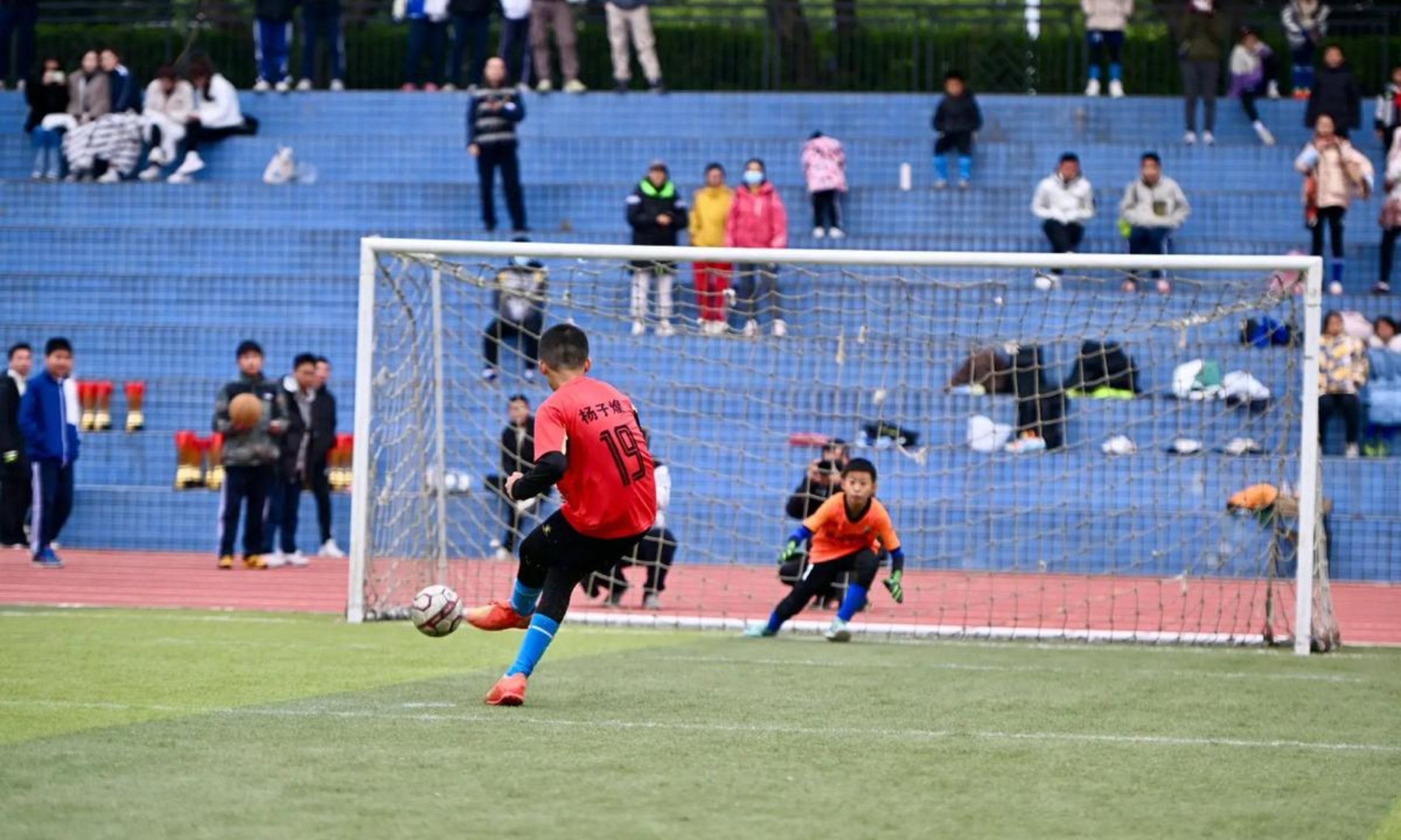 令人热泪盈眶的足球比赛感动人心 令人热泪盈眶的足球比赛感动人心