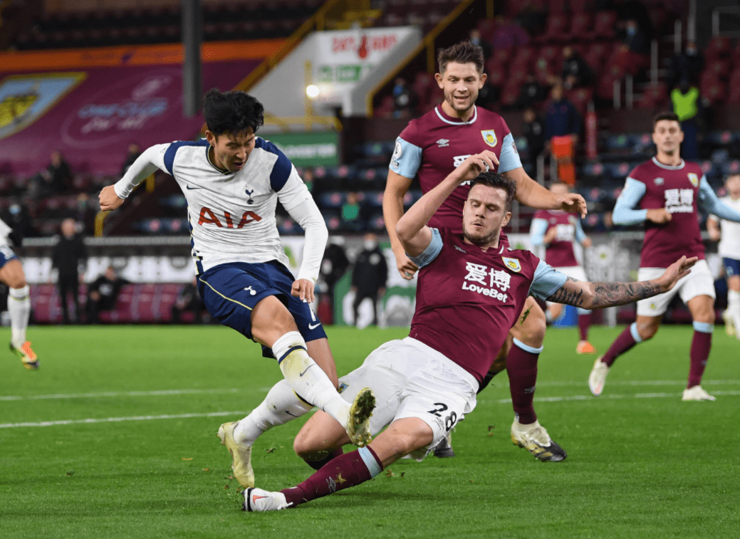 包含塞维利亚强势登顶，主场大胜对手，实力突显的词条