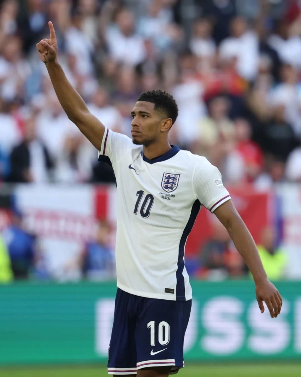 包含瑞士客场逆转,成功晋级年欧锦赛的词条 包含瑞士客场逆转,成功晋级年欧锦赛的词条