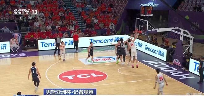 aoa体育课程-争议判罚引发球迷热议，裁判遭到质疑