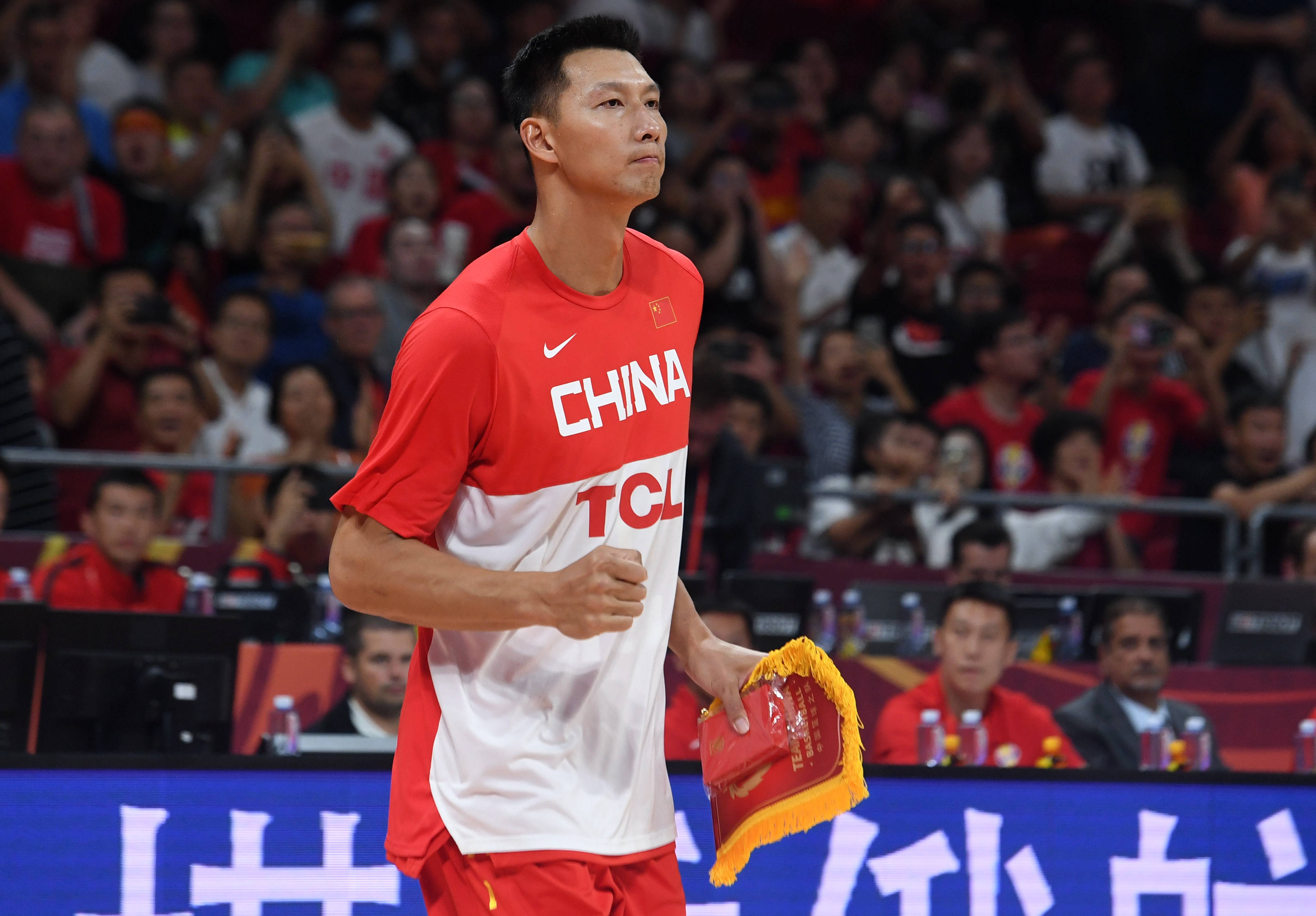 aoa体育馆-包含篮球巨星易建联领军广东队获得重要胜利的词条