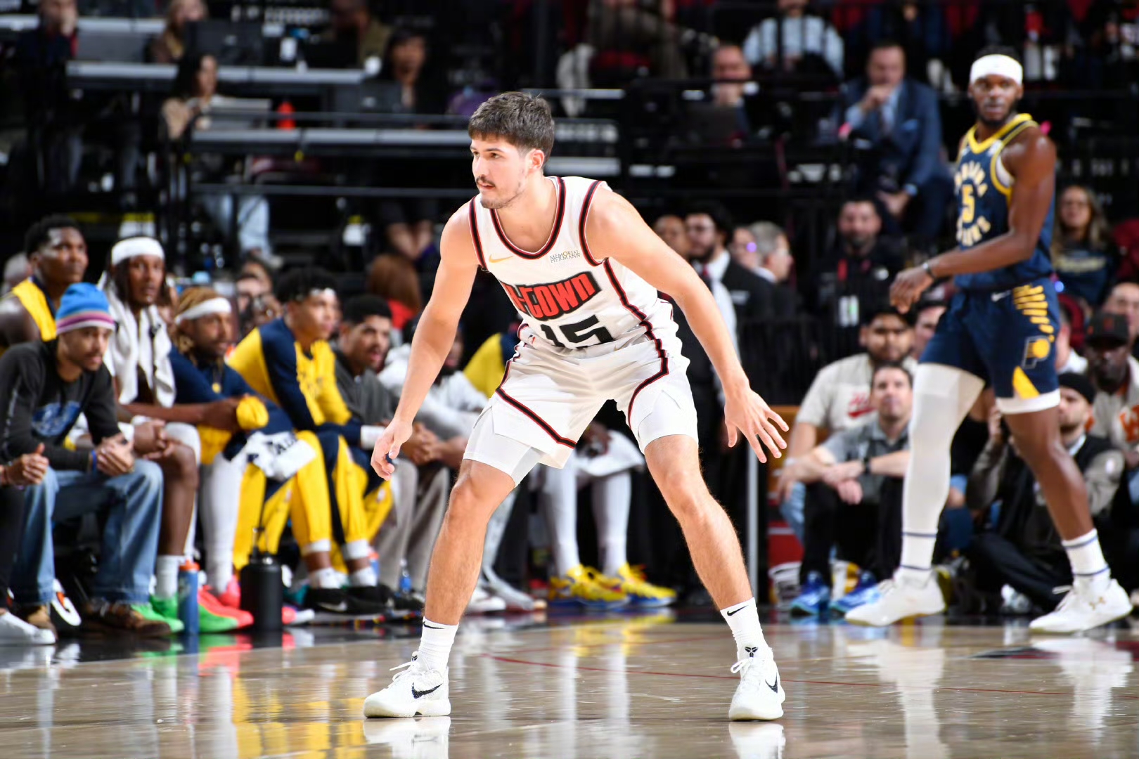 球队新秀表现出色，获得突破性进步