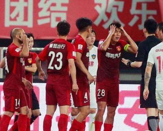 aoa体育教练-包含球员合同纠纷升级，球队困扰或将加重的词条