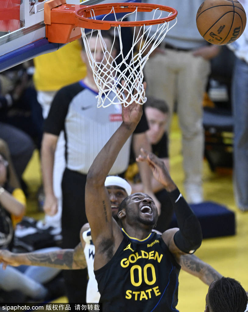 包含球员合同纠纷升级，球队困扰或将加重的词条