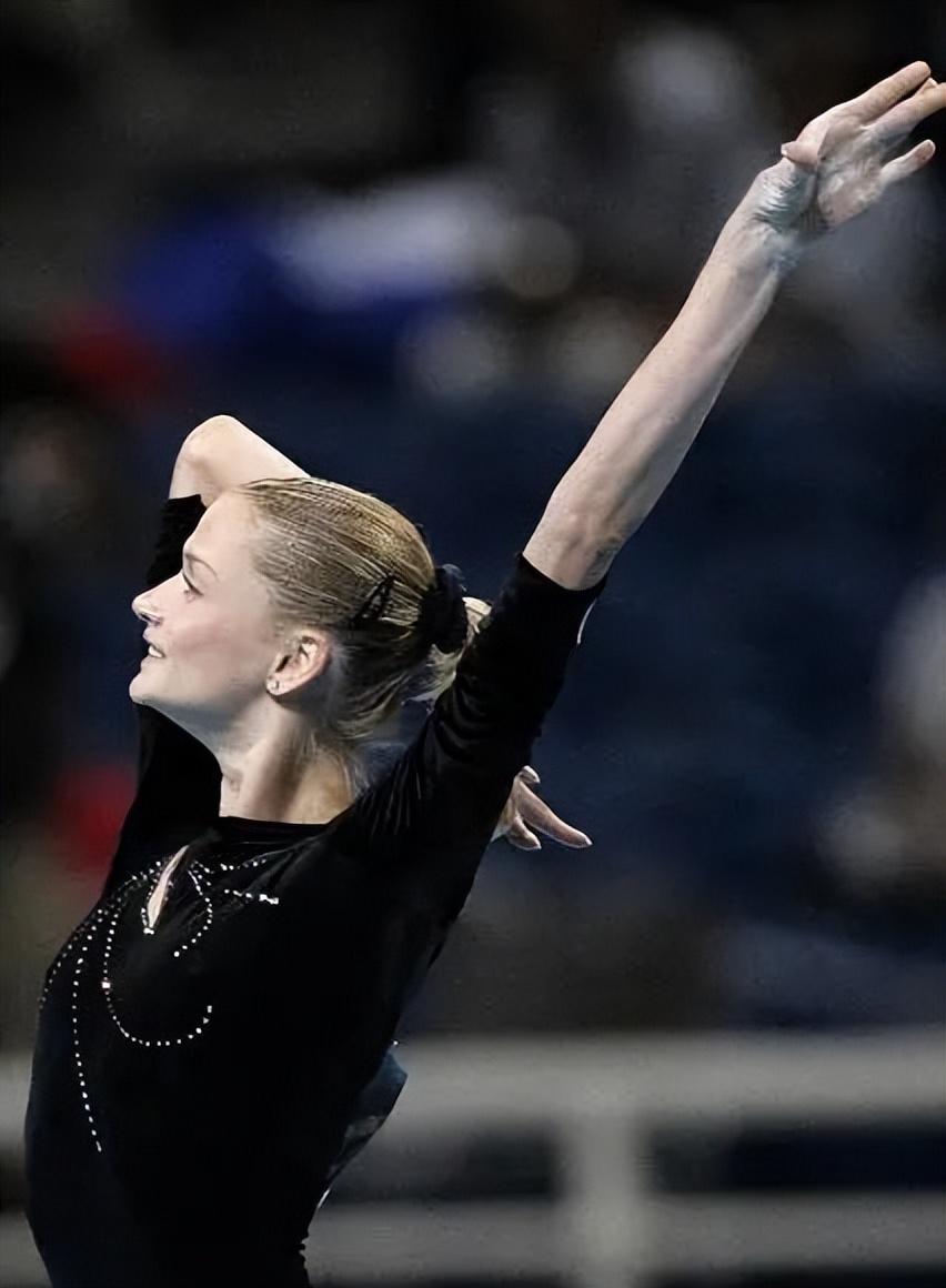 俄罗斯选手获得体操银牌,动作优美的简单介绍 俄罗斯选手获得体操银牌,动作优美的简单介绍