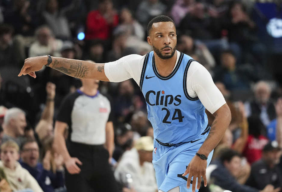 包含快船客场大胜灰熊，利拉德球员发威的词条