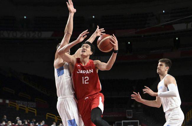 aoa体育教练-温哥华男篮实力尽显，轻松击败对手