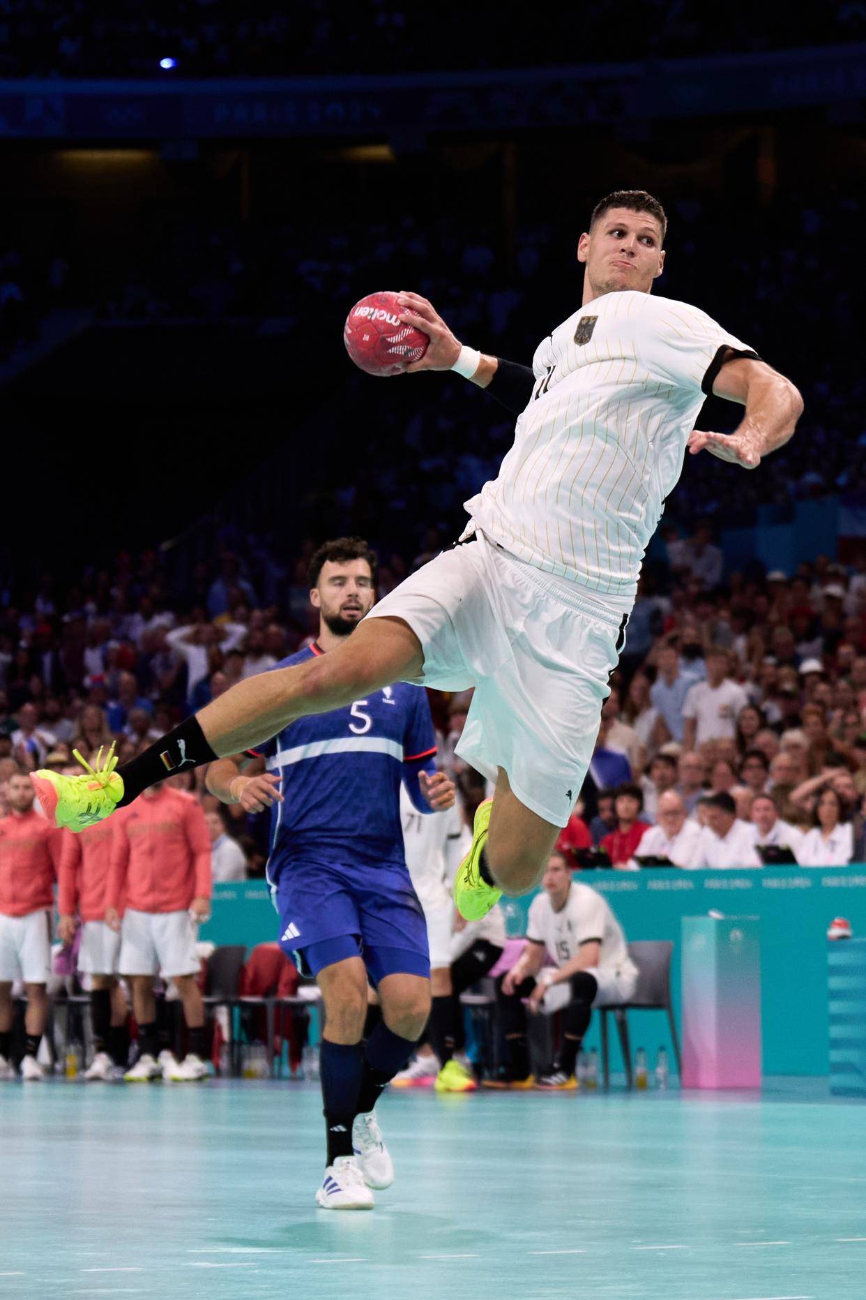 瑞典队在手球比赛中遭遇窘境