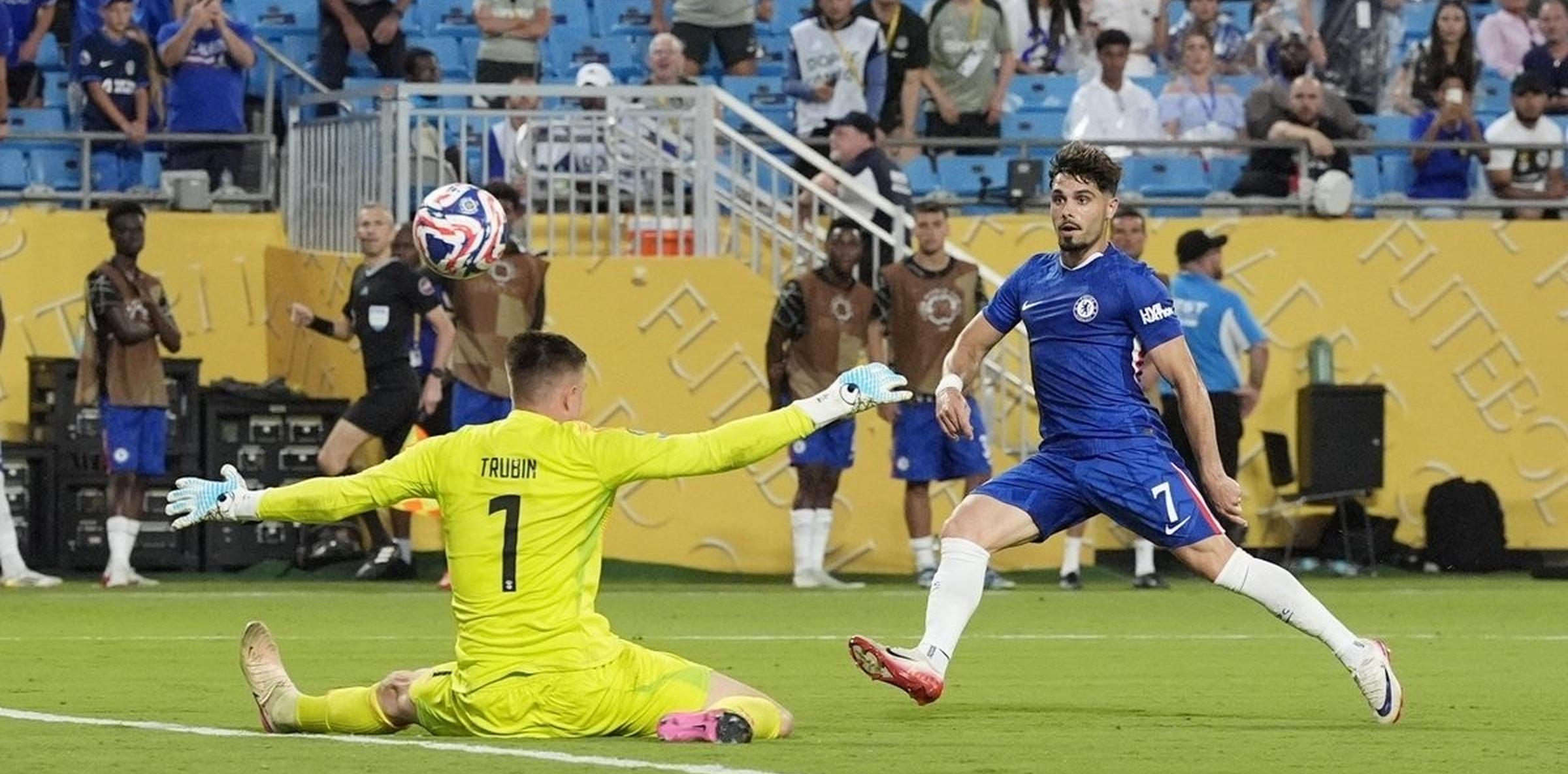 包含切尔西进球关头，顺利晋级八强资格的词条