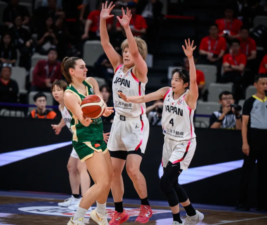 aoa体育活动-女排比赛中澳大利亚队逆袭取胜